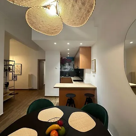 Spacious Stulish 2 Bd Flat-3